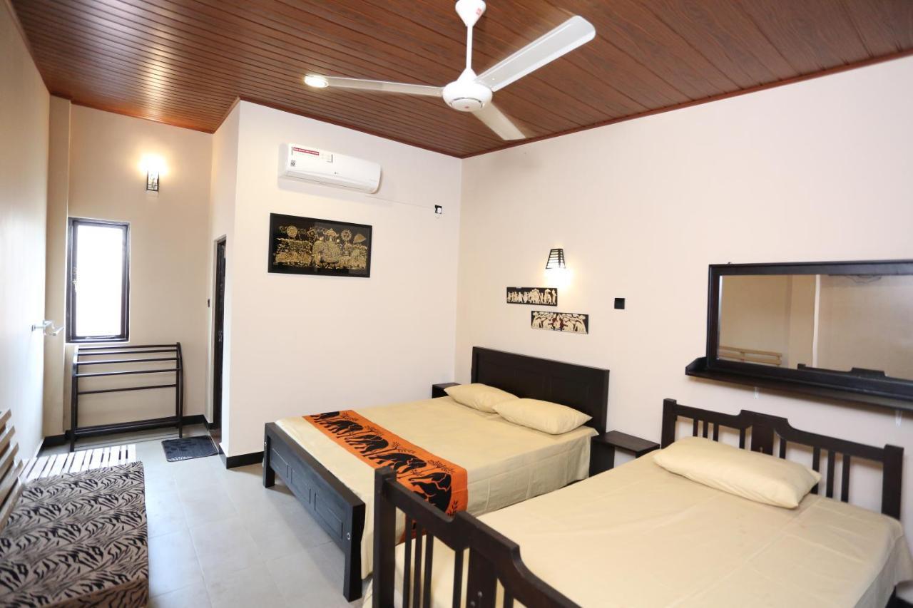Edwin'S Airport Stay Dalupotha Bagian luar foto